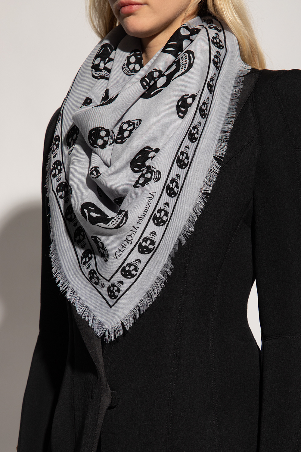 skull scarf alexander mcqueen scarf Alexander McQueen Wool scarf SchaferandweinerShops Women s Accessories